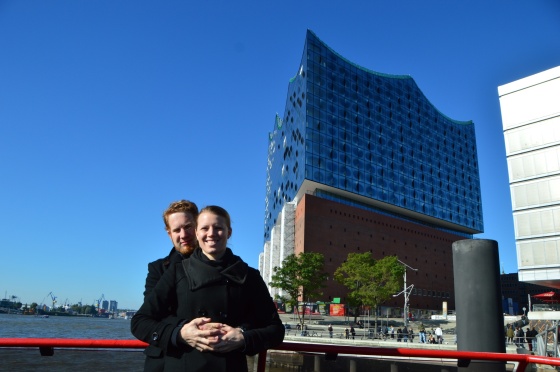 Michelle und ich vor Elbphilharmonie 