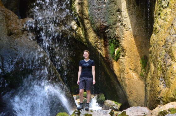 michelle vor wasserfall michelle vor wasserfall