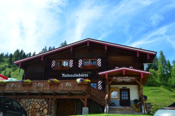 reiteralmhütte blumen und tolles wetter 