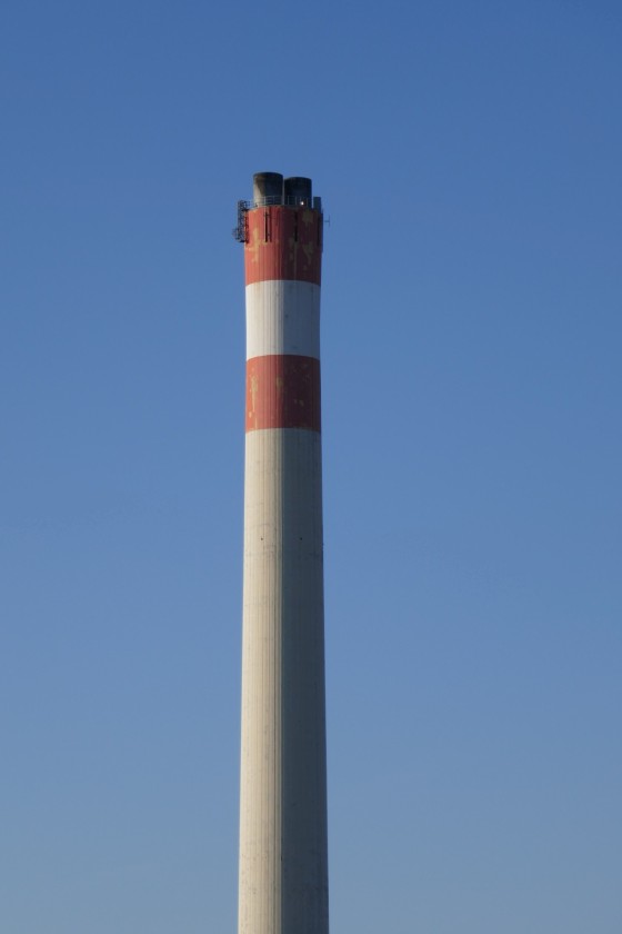 schornstein vor blauem himmel 