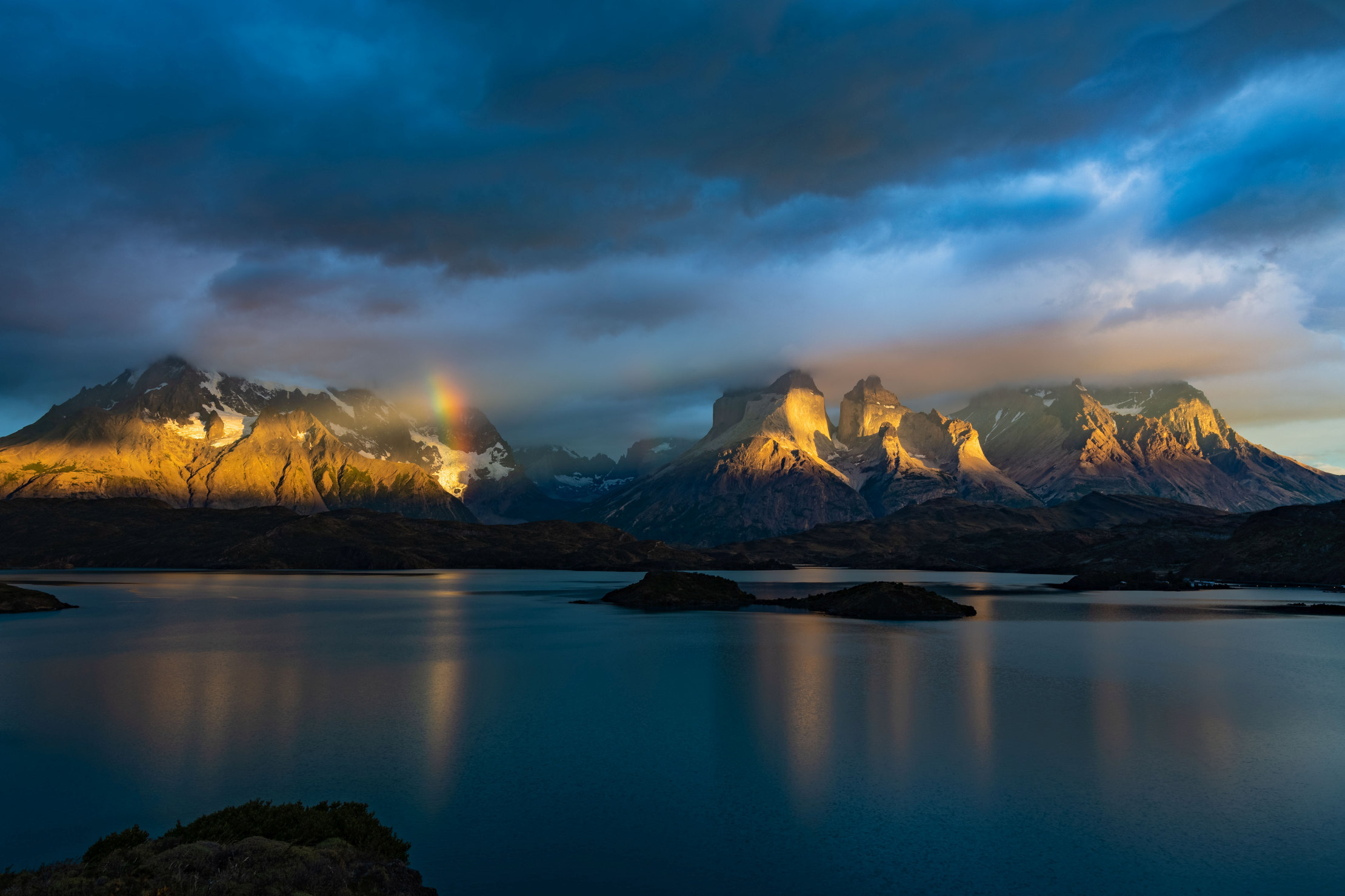 sonnenaufgang mit regenbogen lago pehö torres del paine 2022-02-05 sonnenaufgang mit regenbogen lago pehö torres del paine 2022-02-05